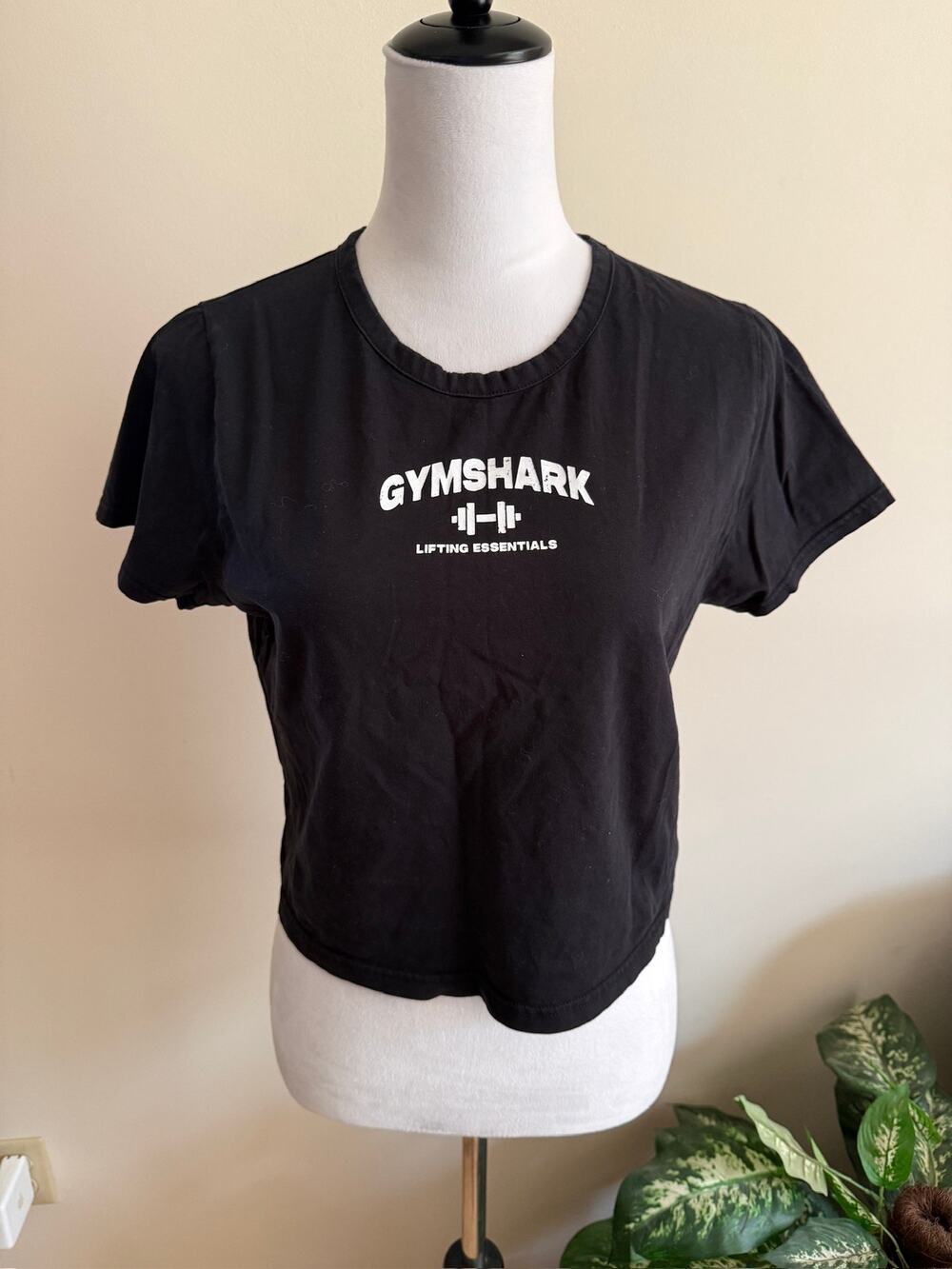 Gymshark Lifting Essentials cropped t-shirt